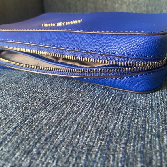 Michael Kors ๐ Vibrant Blue ๐ Jet Set Crossbody Bag - Picture 10 of 11